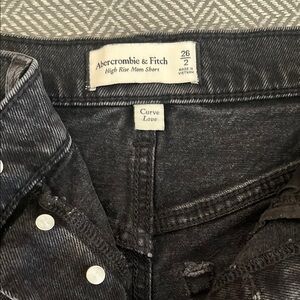 Abercrombie & Fitch High Rise Mom Short (Curve Love) - Black